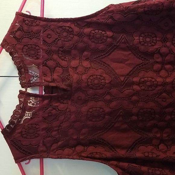 Doe & Rae Lace Top - Picture 6 of 9